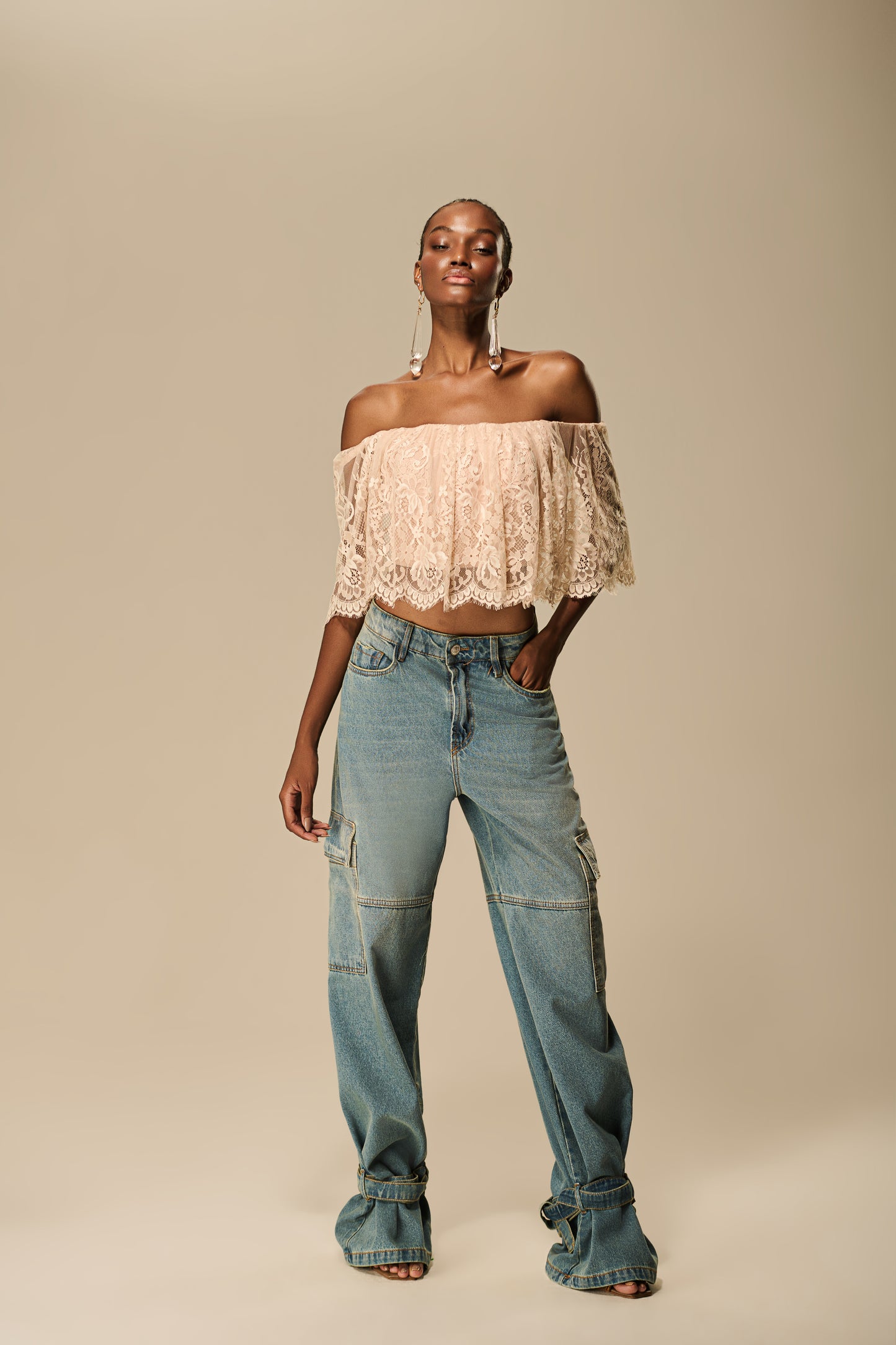 CALÇA JEANS CARGO AMARRAÇÃO BARRA CAOS