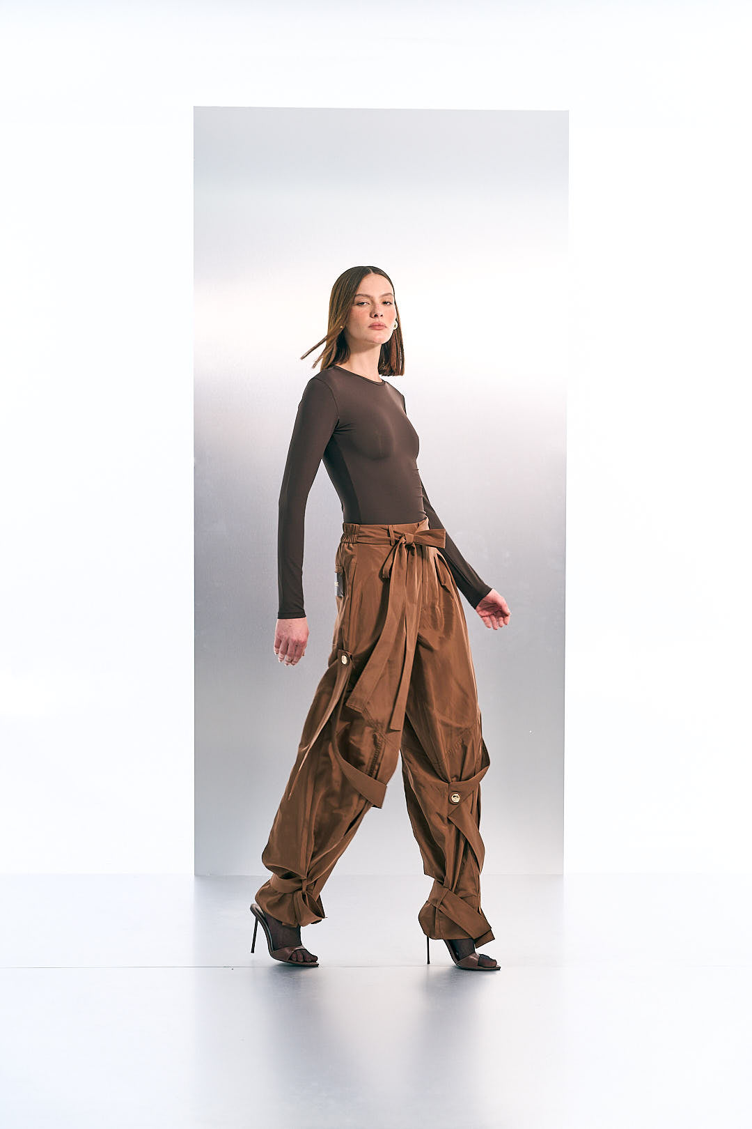 CALÇA SLOUCH COM TIRAS CAIDAS KOHDE
