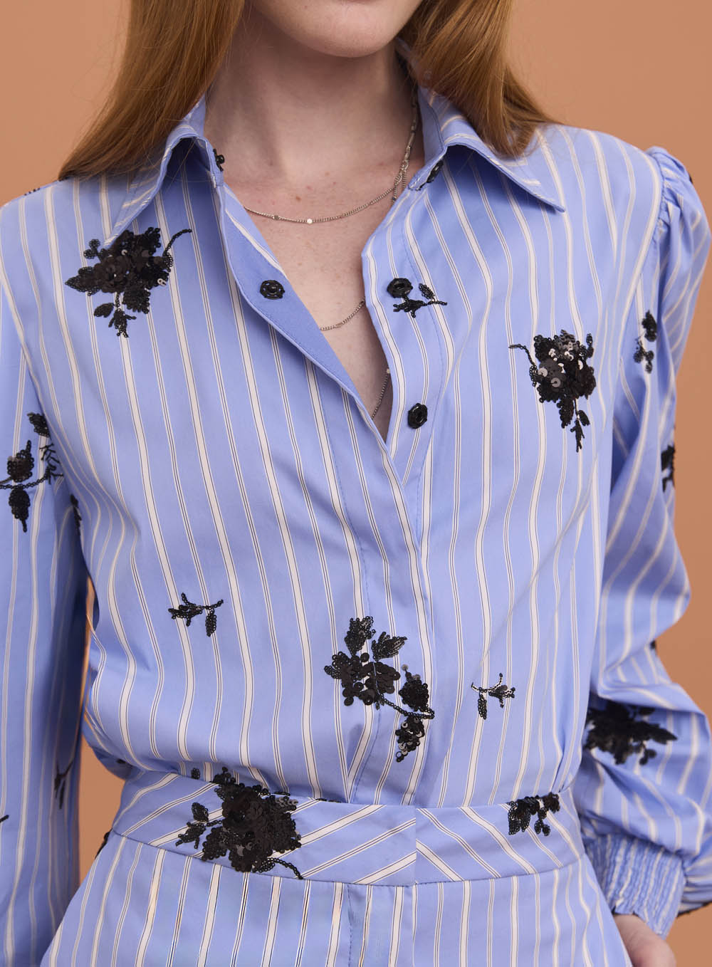 CONJUNTO CAMISA E SHORT TRICOLINE BORDADA SKAZI