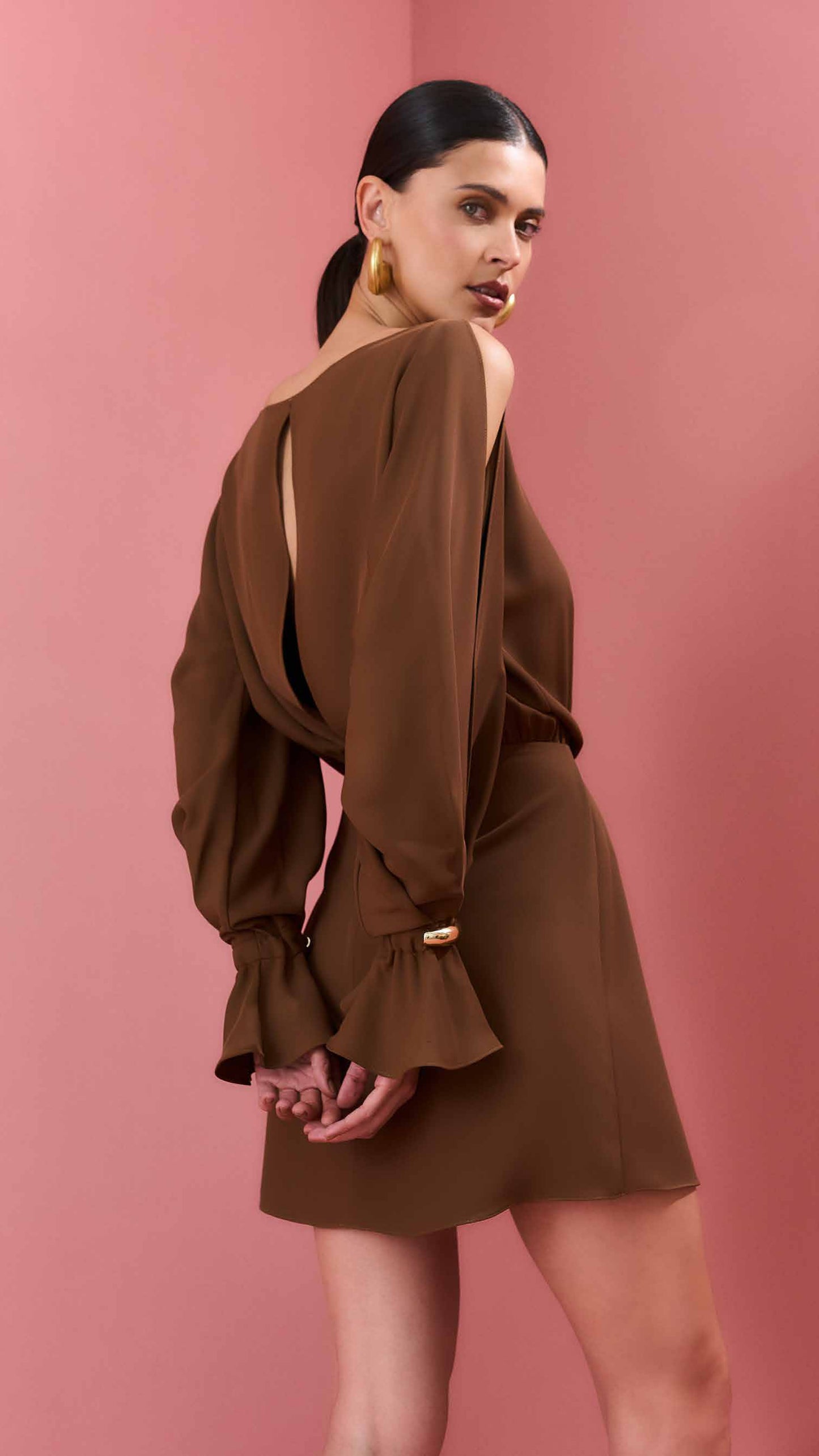 VESTIDO CURTO MANGA VAZADA KOHDE