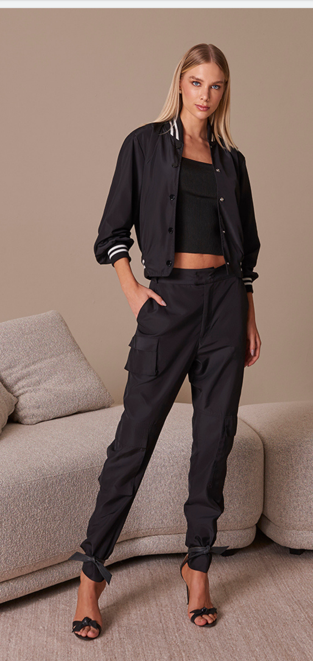 CONJUNTO BOMBER E CALÇA CARGO ANNE FERNANDES
