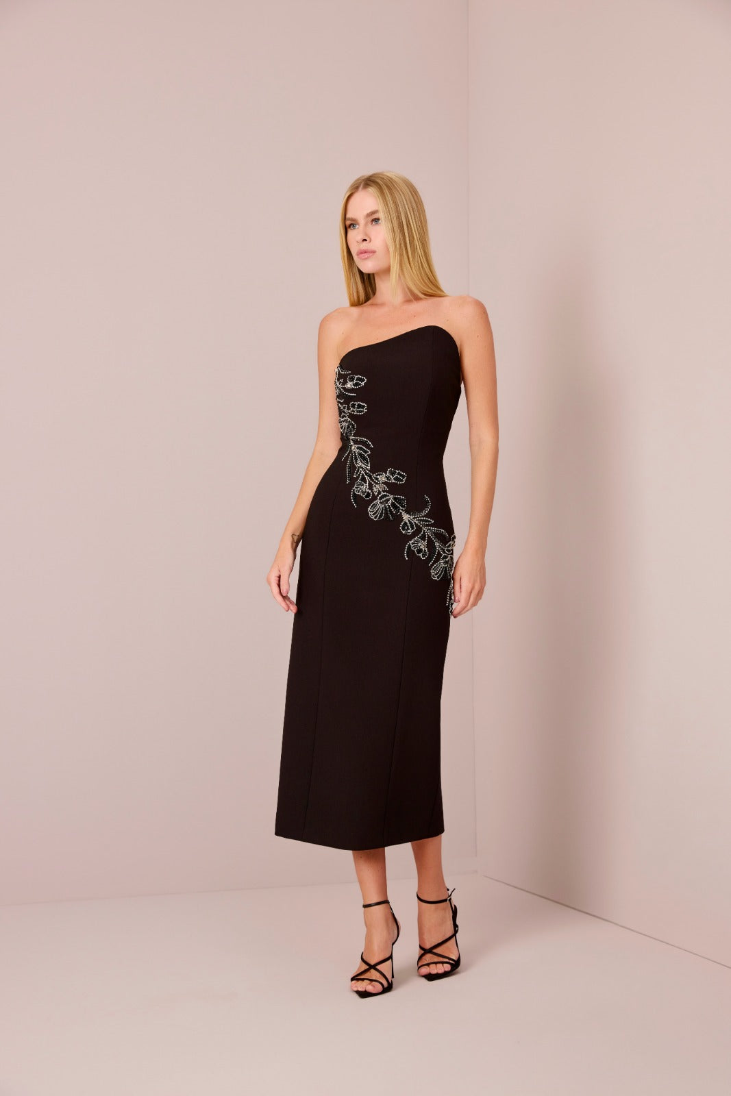VESTIDO BORDADO PRETO ARBOUR