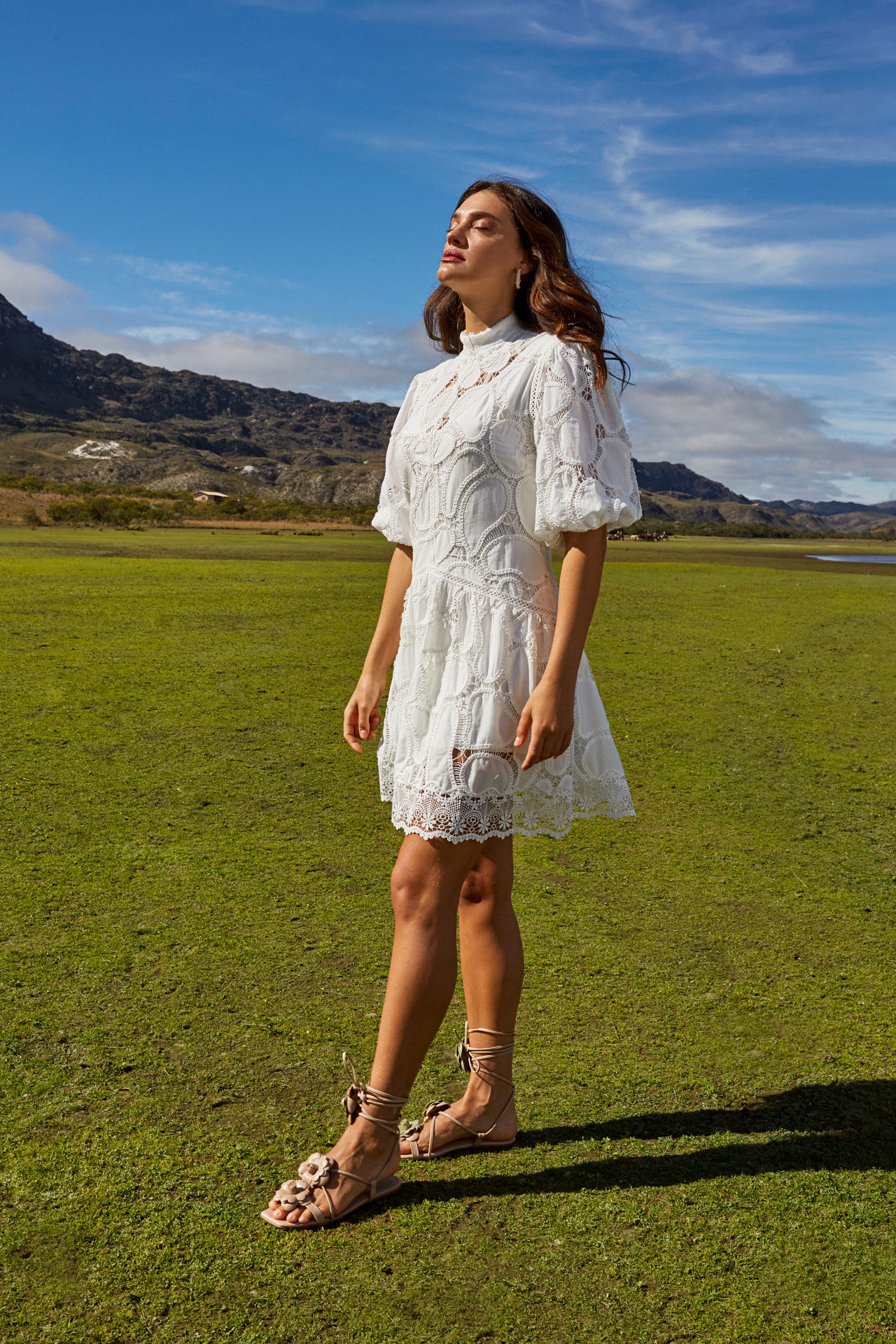 VESTIDO CURTO RENDADO ANNE FERNANDES