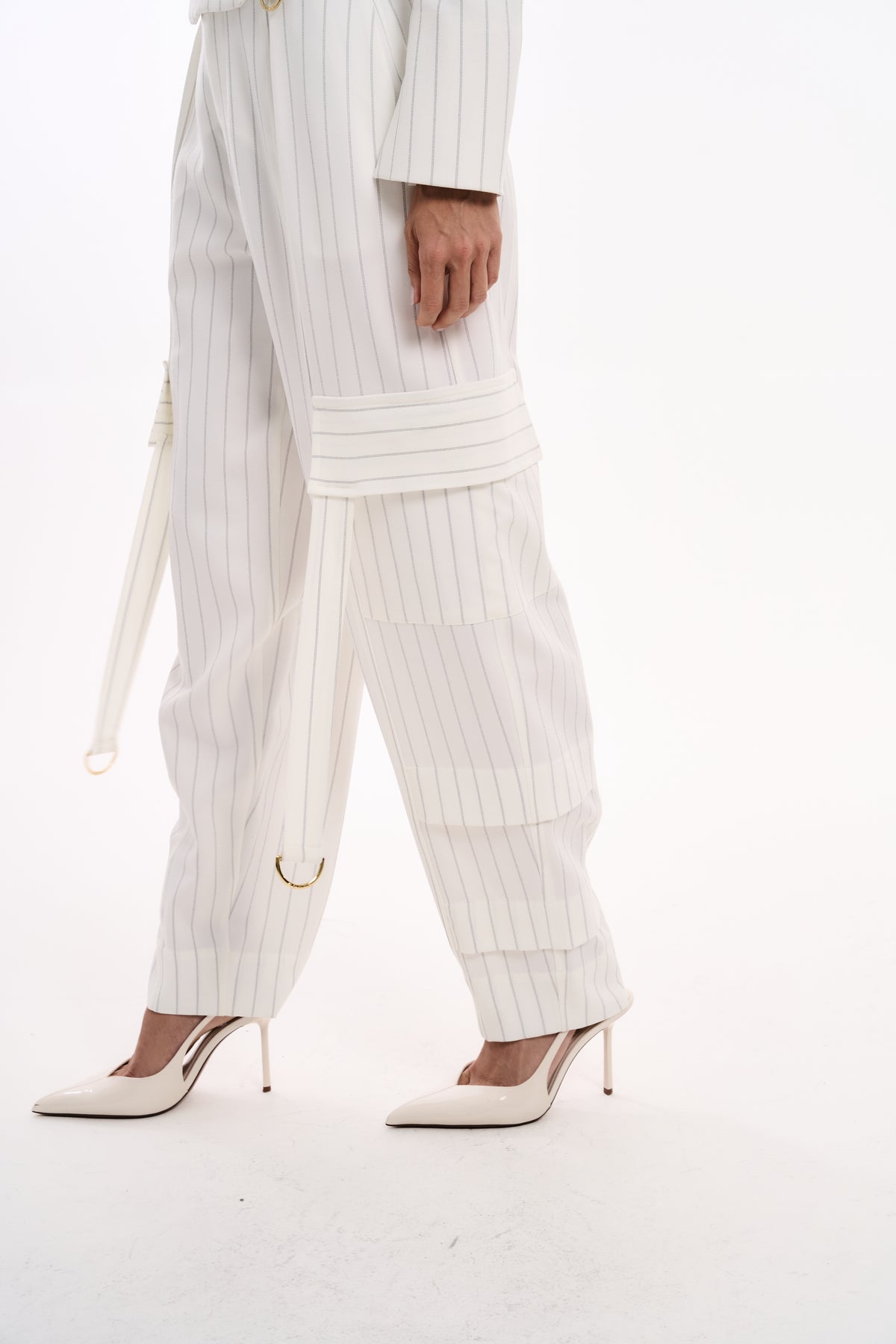 CALÇA SLOUCH CARGO RISCA DE GIZ