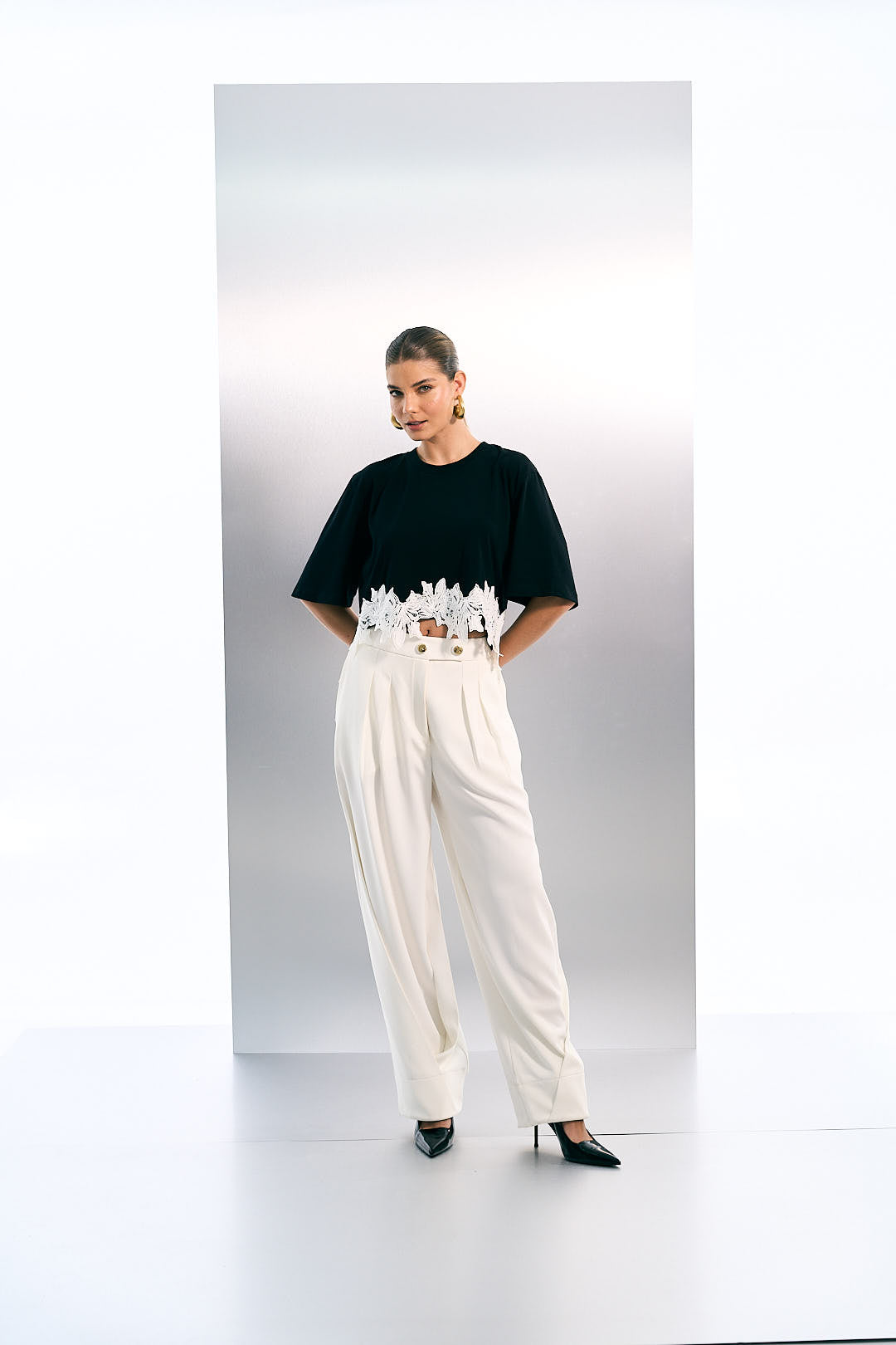 BLUSA CROPPED COM RENDA NA BARRA KOHDE