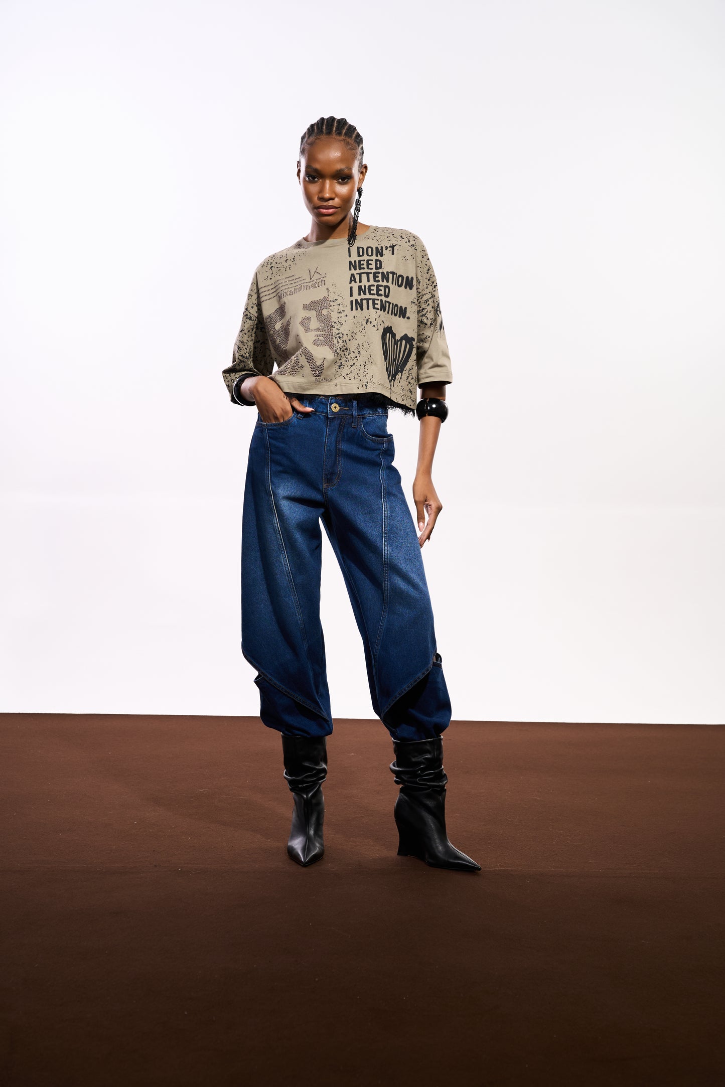 CALÇA JEANS RECORTE FENDA KOHDE