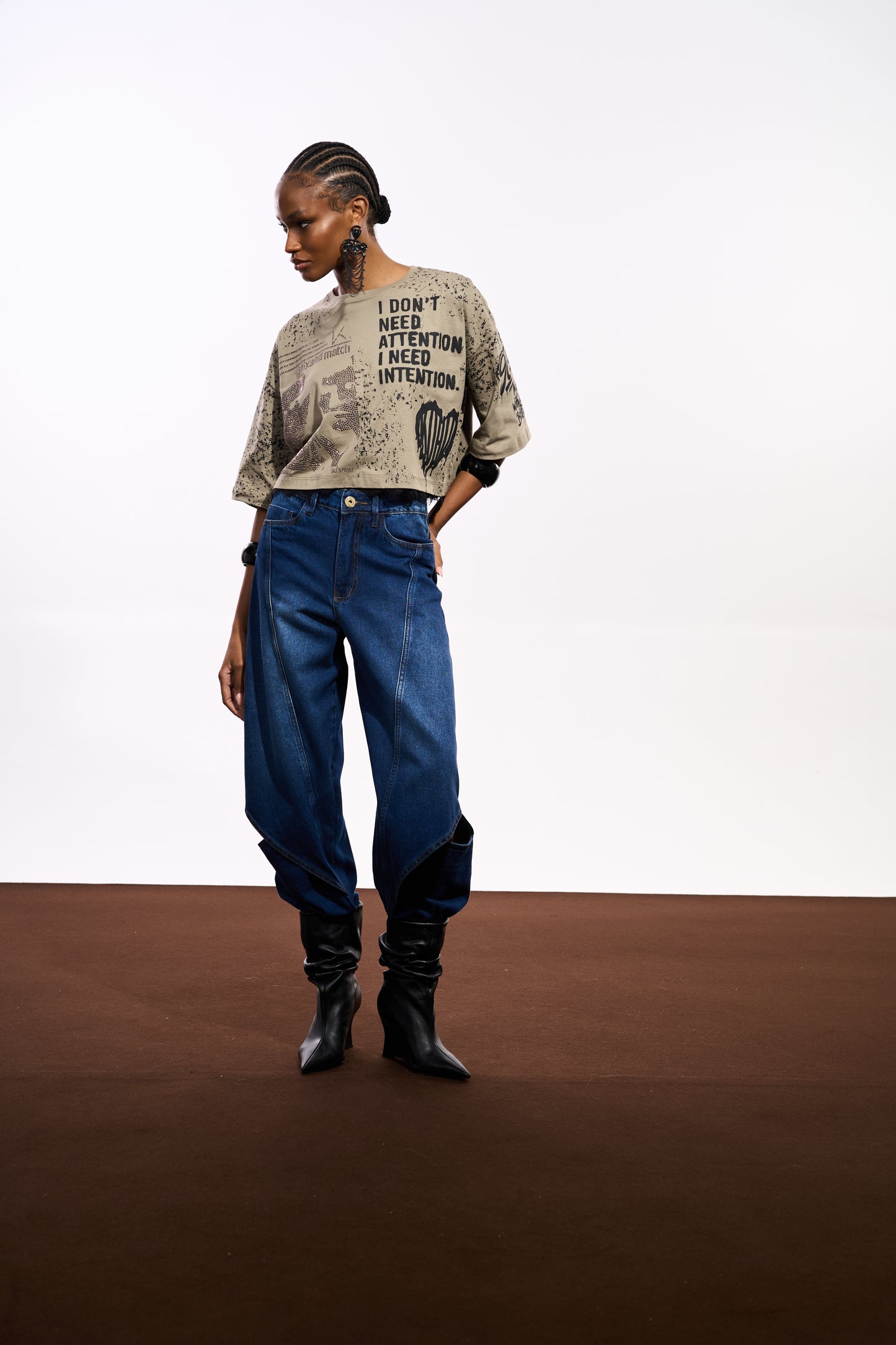 CALÇA JEANS RECORTE FENDA KOHDE