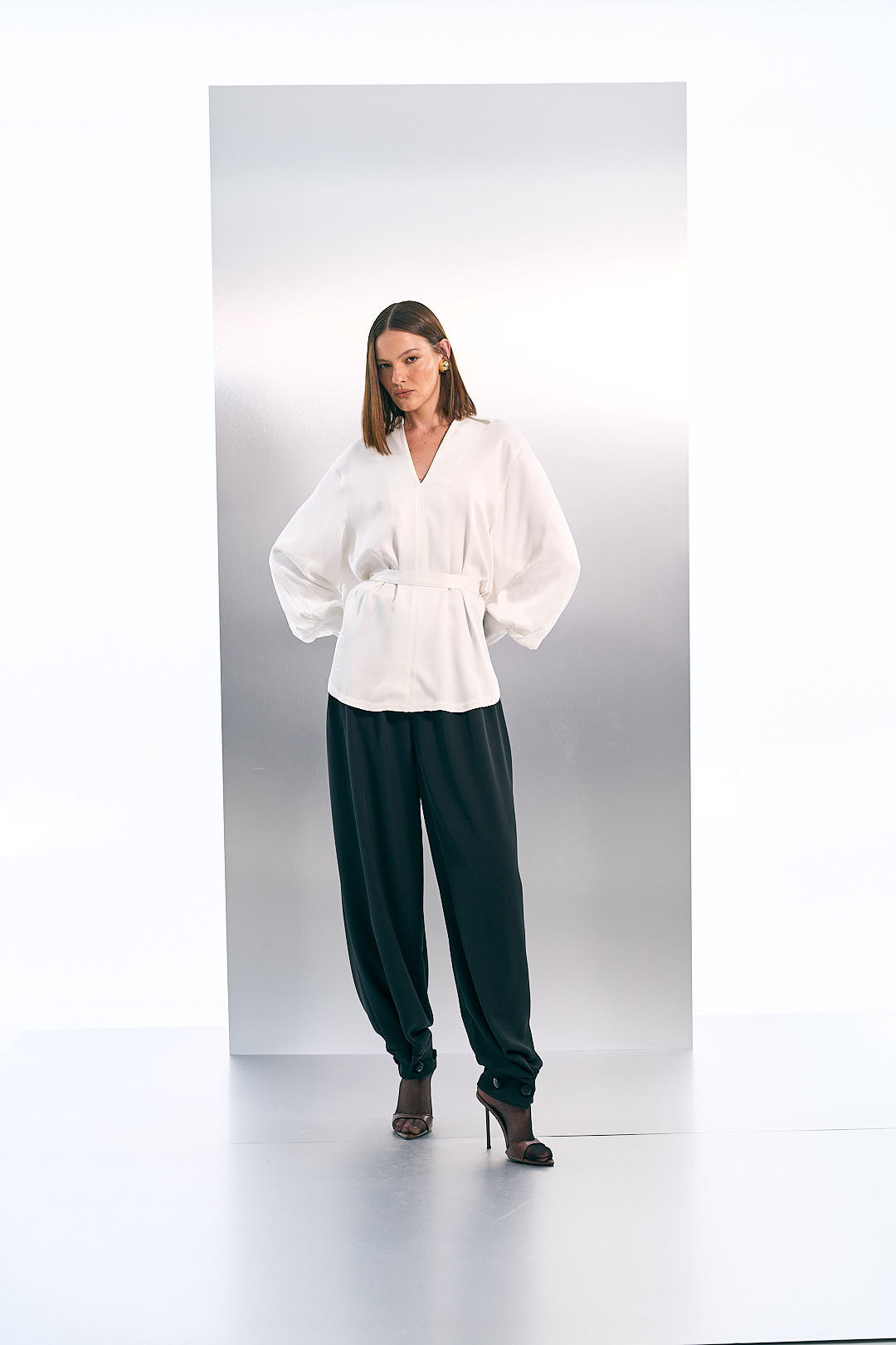 CAMISA COM AMARRAÇÃO NA CINTURA KOHDE