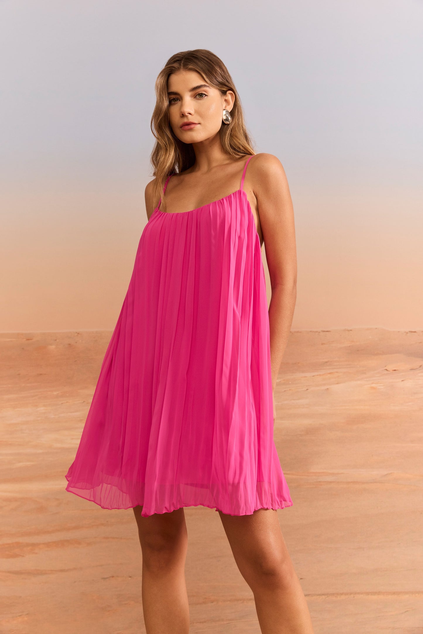 VESTIDO CURTO ALÇAS CRUZADAS COSTAS SKAZI