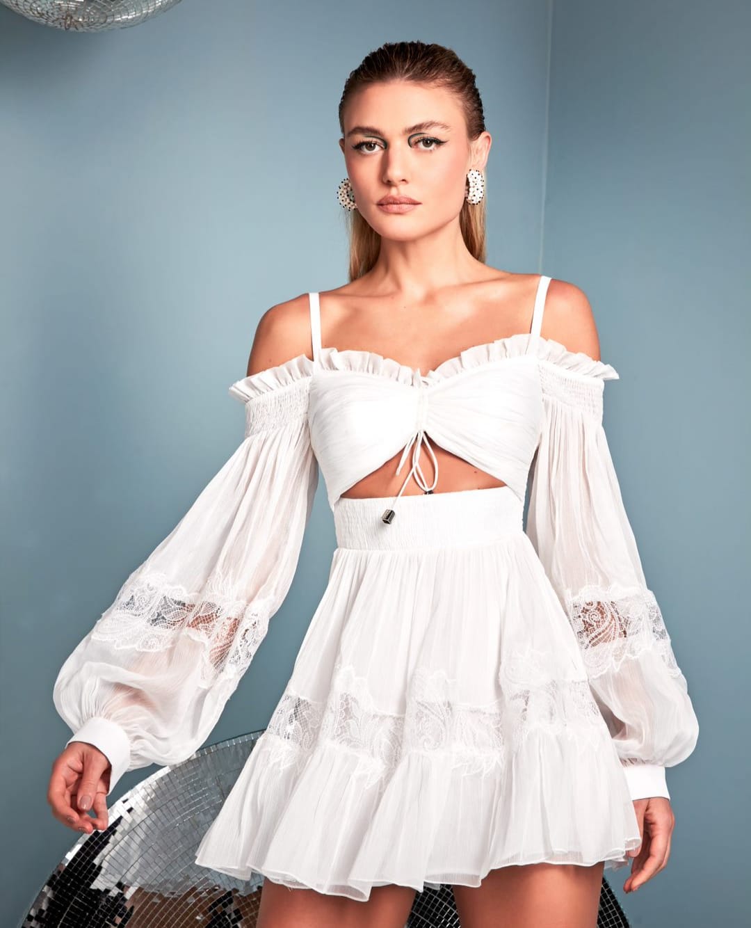 VESTIDO MINI OMBRO A OMBRO RENDA SKAZI