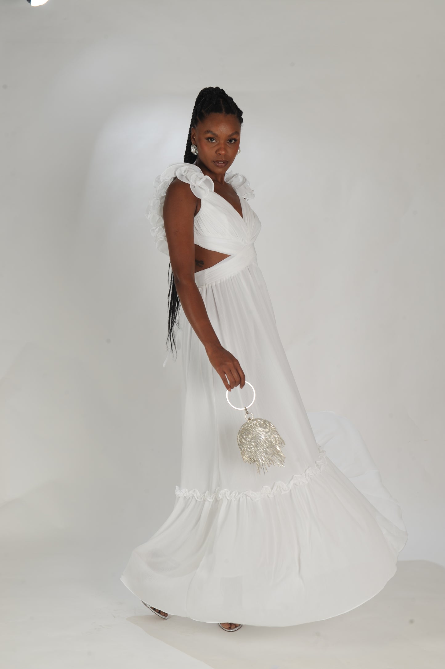 VESTIDO FLOR NO OMBRO LAMINE