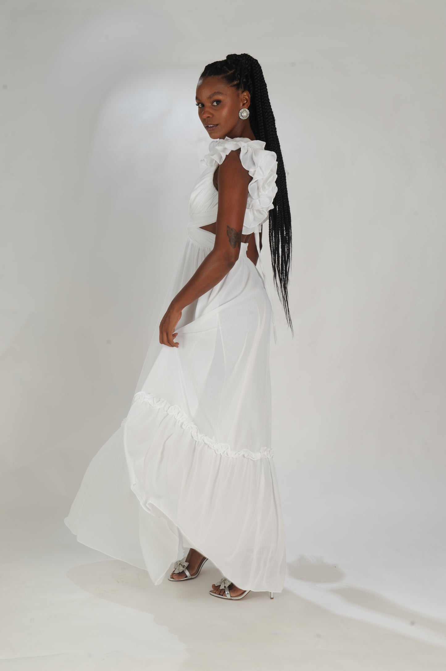 VESTIDO FLOR NO OMBRO LAMINE