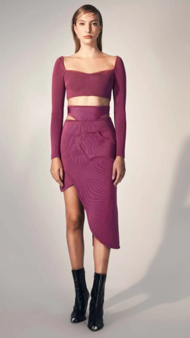CONJUNTO BLUSA SAIA MIDI C/ RECORTES