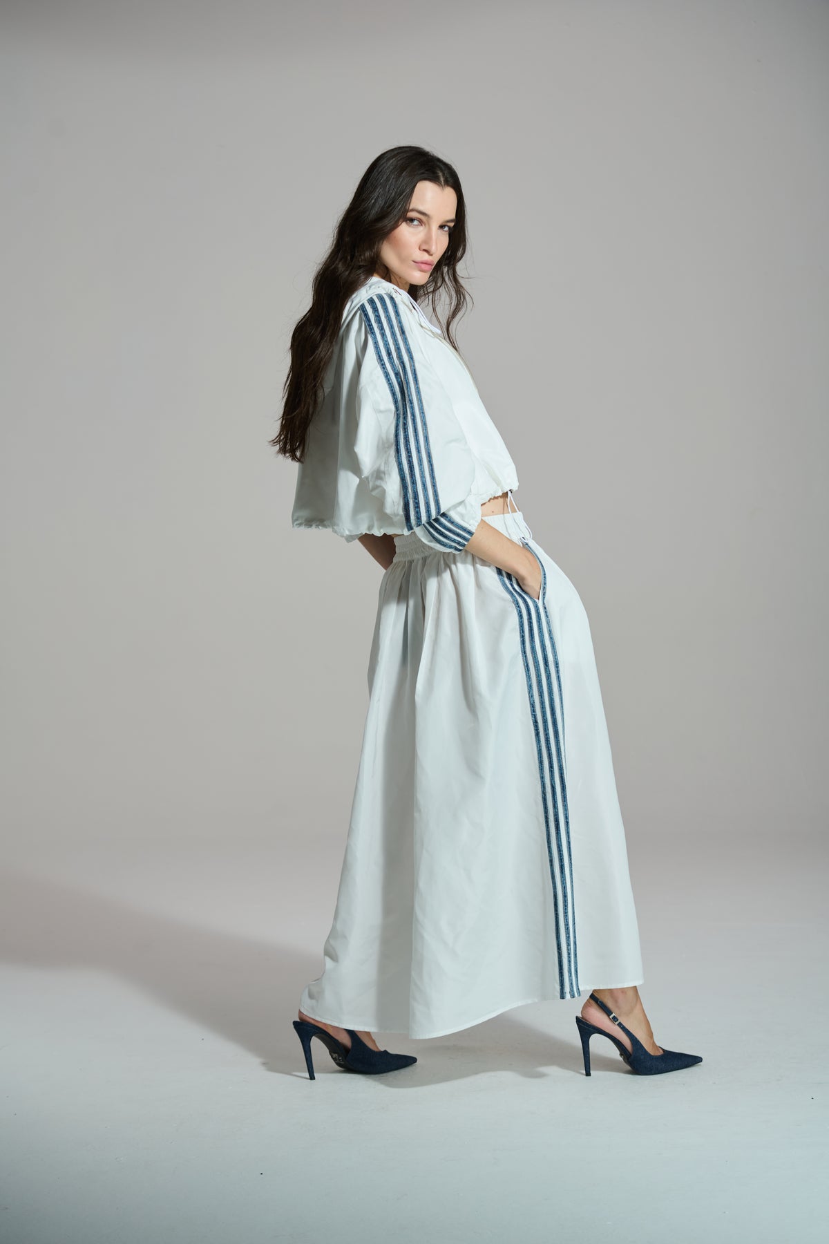JAQUETA DE NYLON ATHLEISURE LISTRAS CAOS