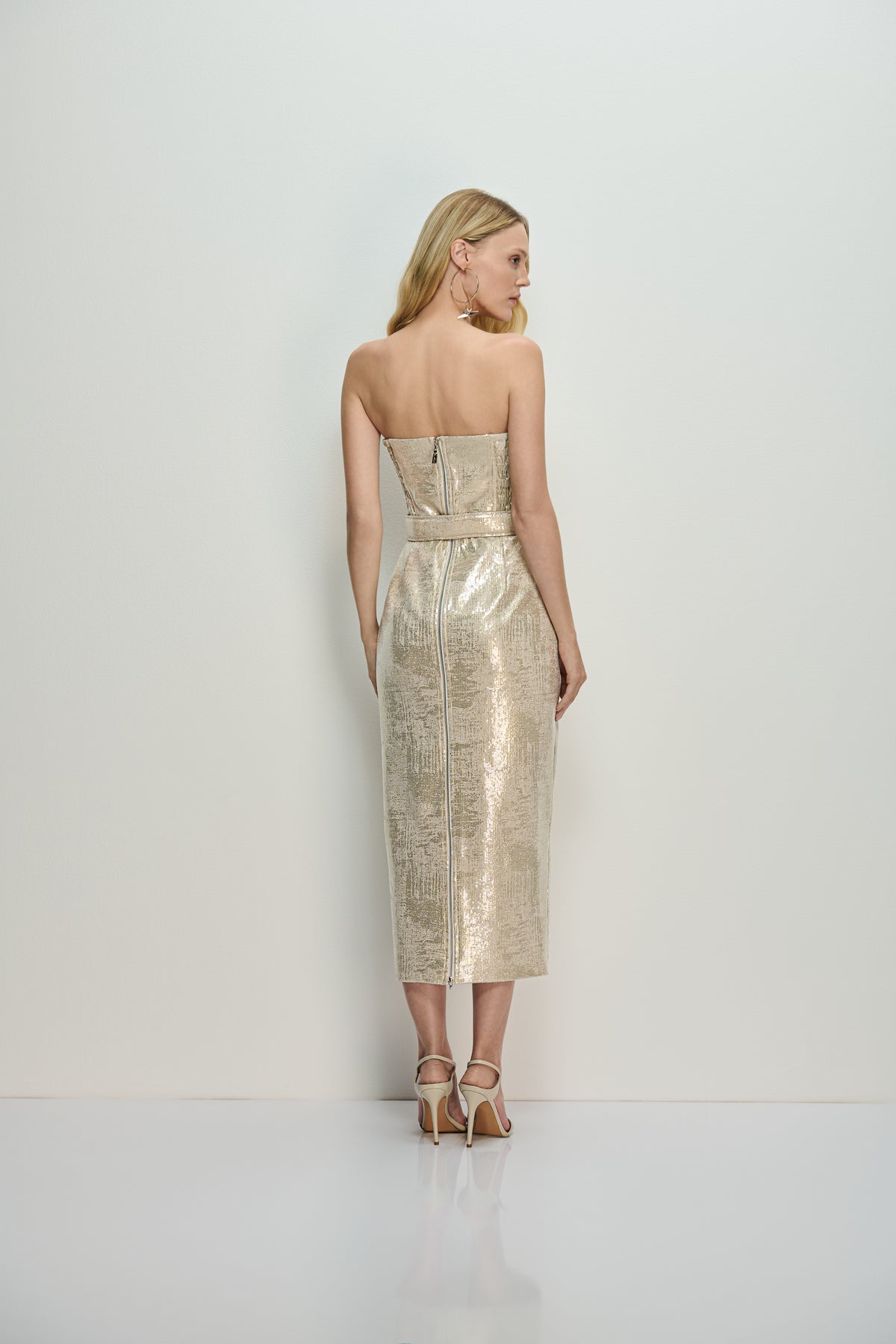 VESTIDO STRAPLESS GLOSSY DECOTE V CAOS