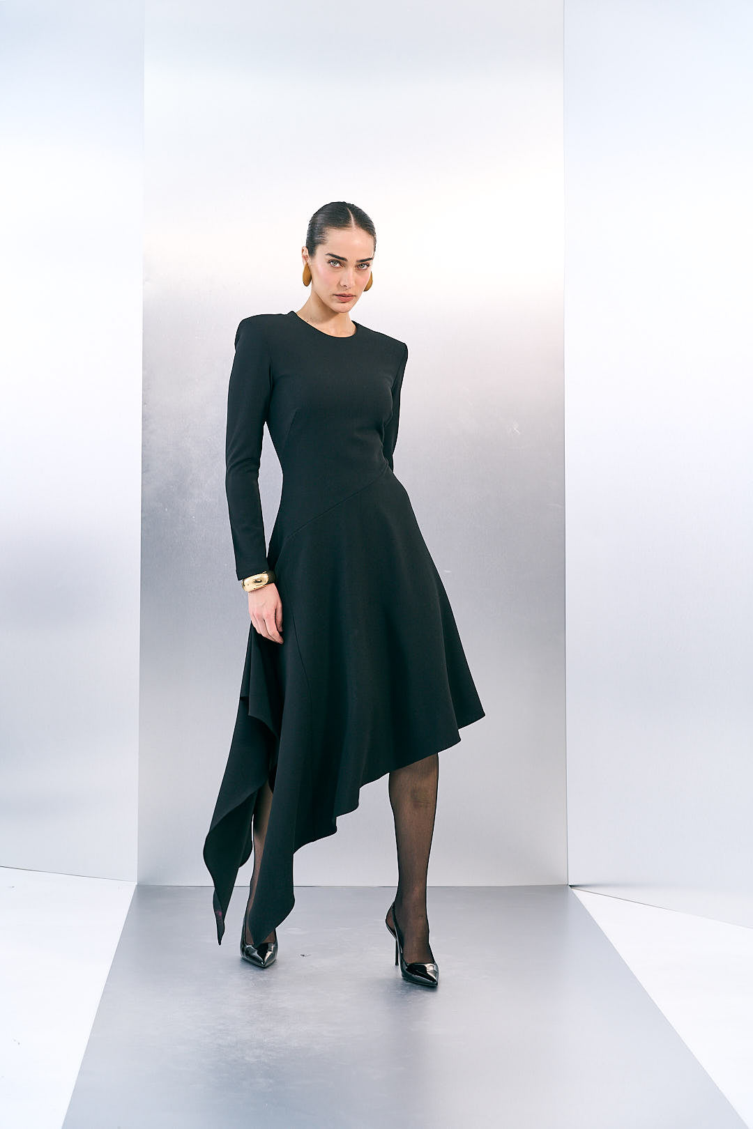VESTIDO ASSIMÉTRICO EM CREPE KOHDE