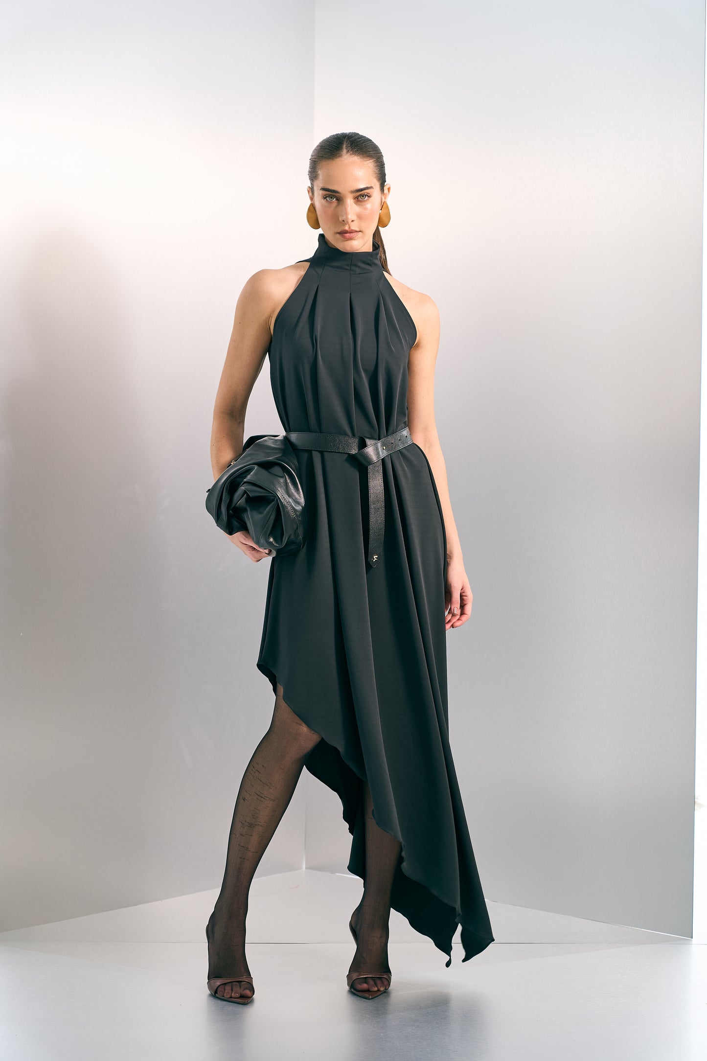 VESTIDO ASSIMÉTRICO GOLA ALTA KOHDE