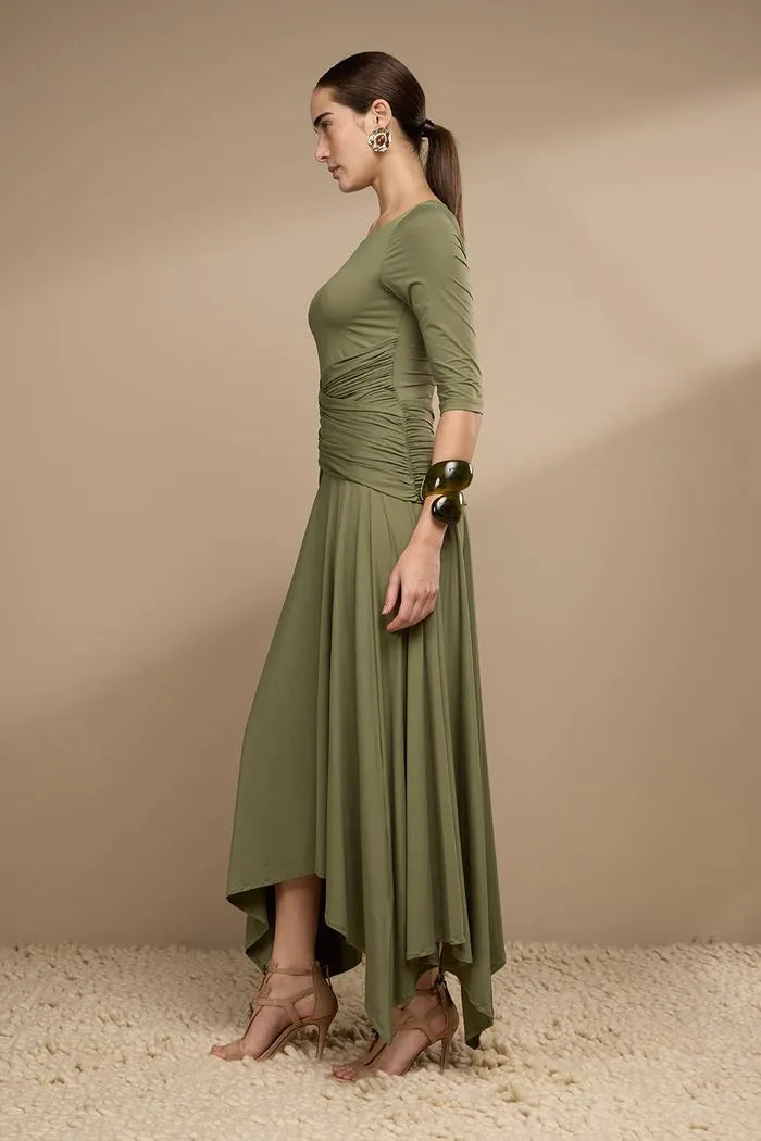 VESTIDO FLUITY CINTURA FRANZIDA THAMARA CAPELÃO