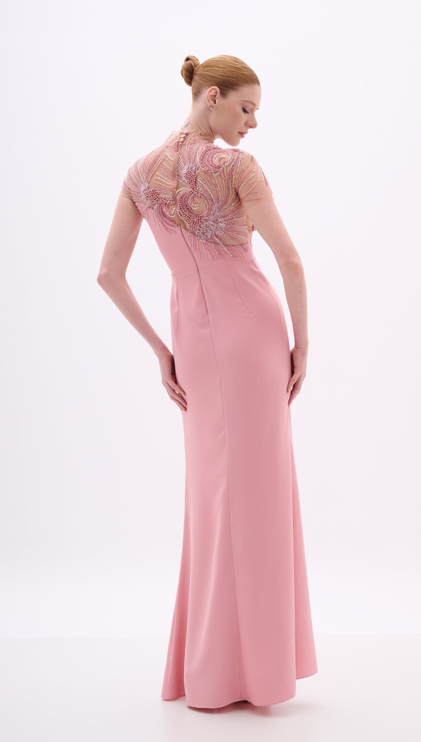 VESTIDO DE FESTA COM BORDADO ARTE SACRA