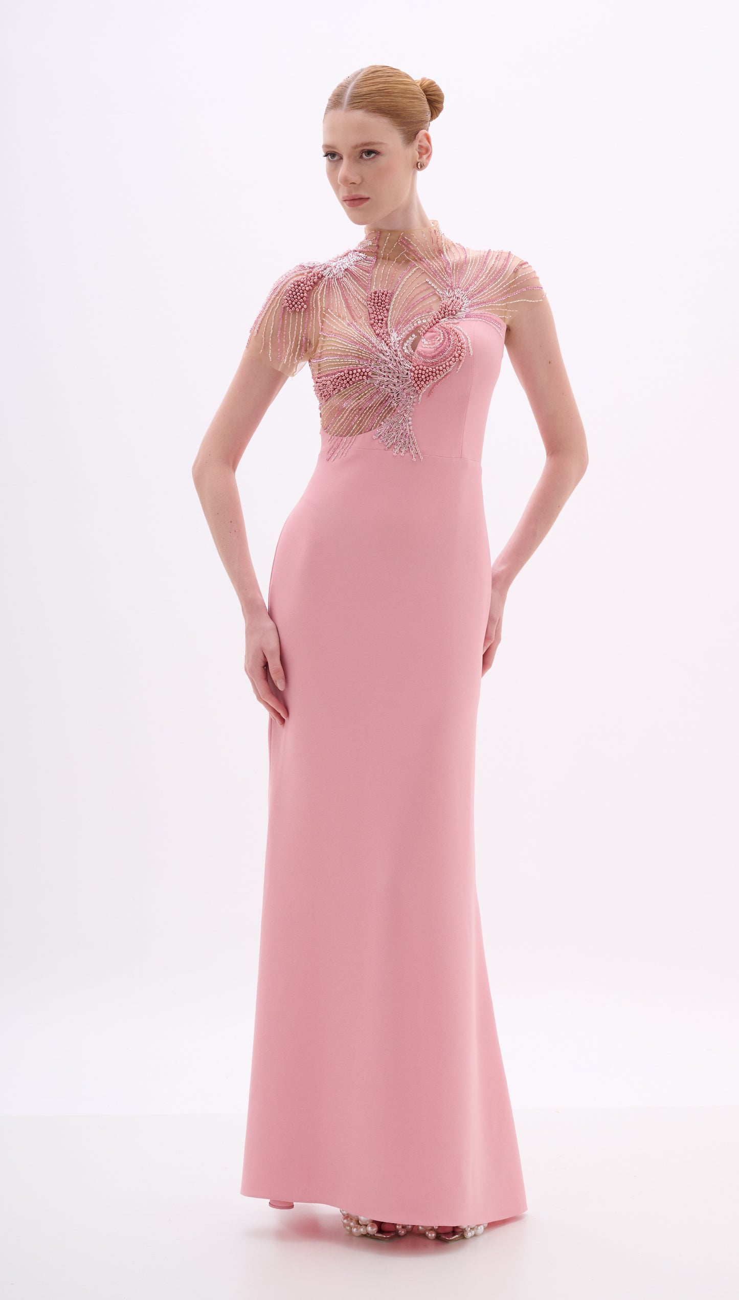 VESTIDO DE FESTA COM BORDADO ARTE SACRA