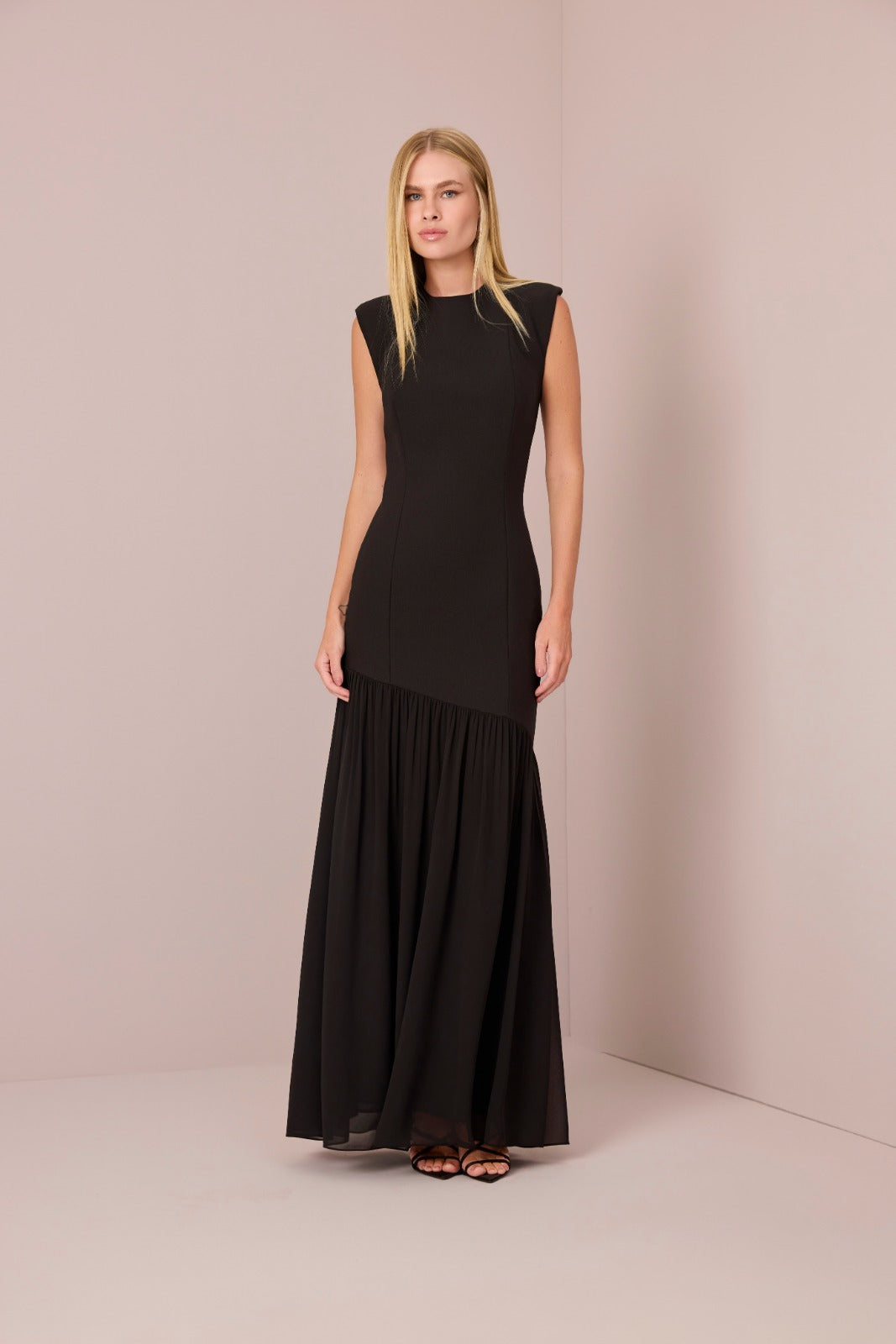 VESTIDO PRETO ARBOUR